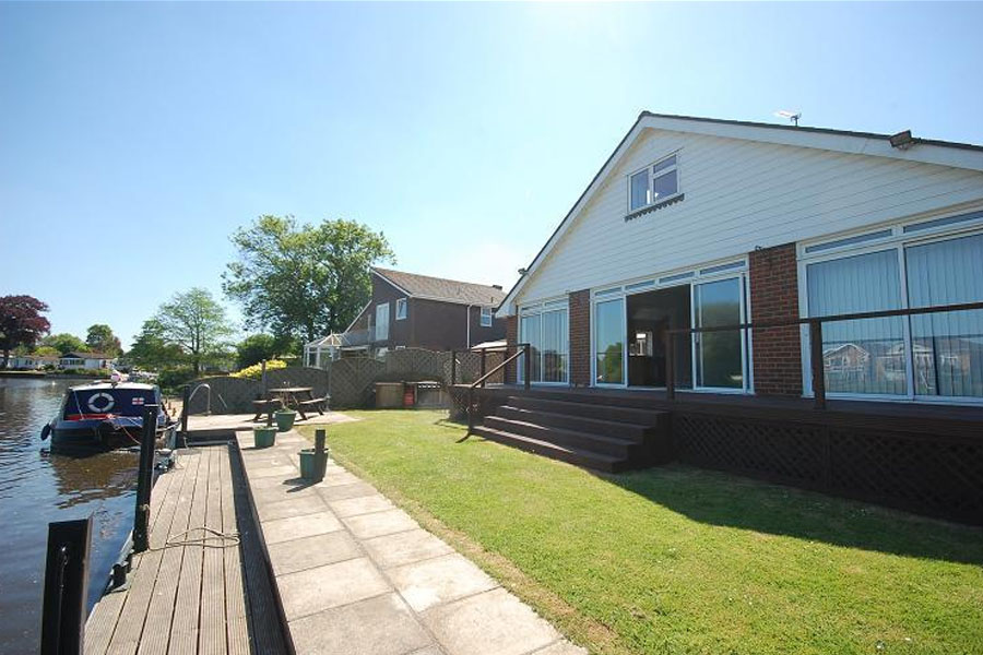 Chertsey Lane, Staines, Middlesex TW18 Malcolm Jenkins Associates