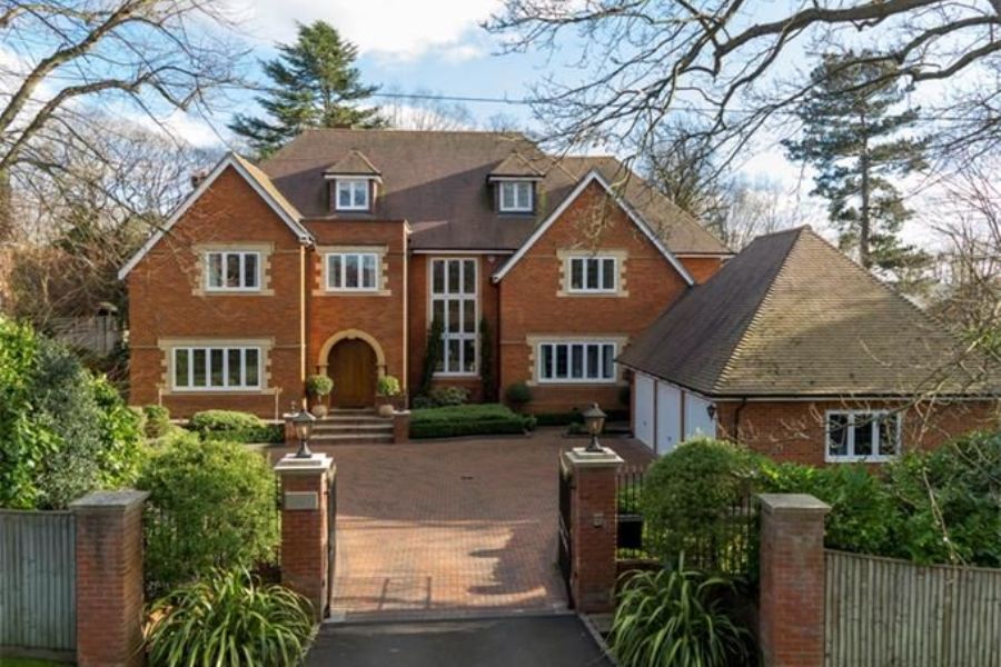 Eaton Park Road, Cobham, Surrey KT11 Malcolm Jenkins Associates RIBA Chartered Architects